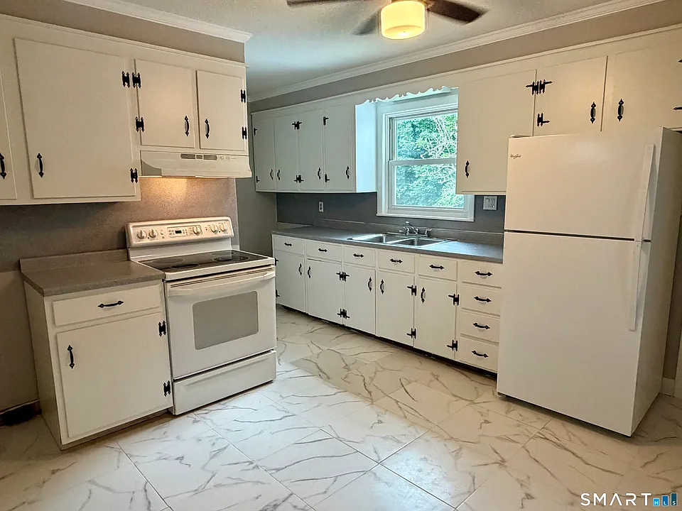 50 Coen St #2