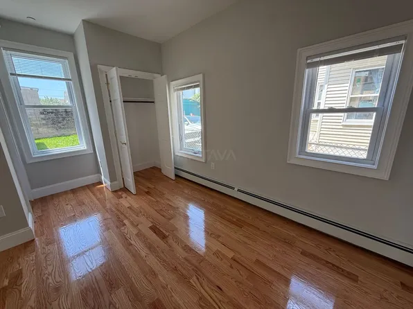 60 Bonair St #1, Somerville, MA 02145