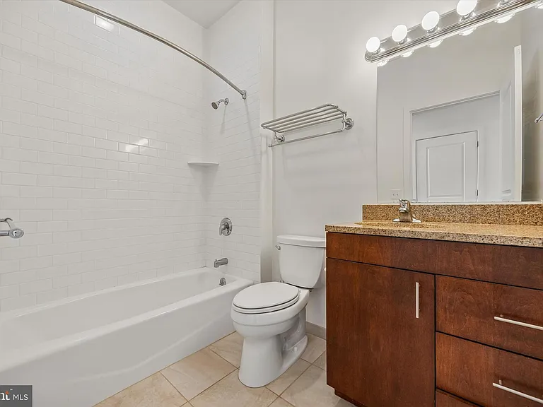 1015-1021 W Lancaster Ave #210-212 — Photo 14