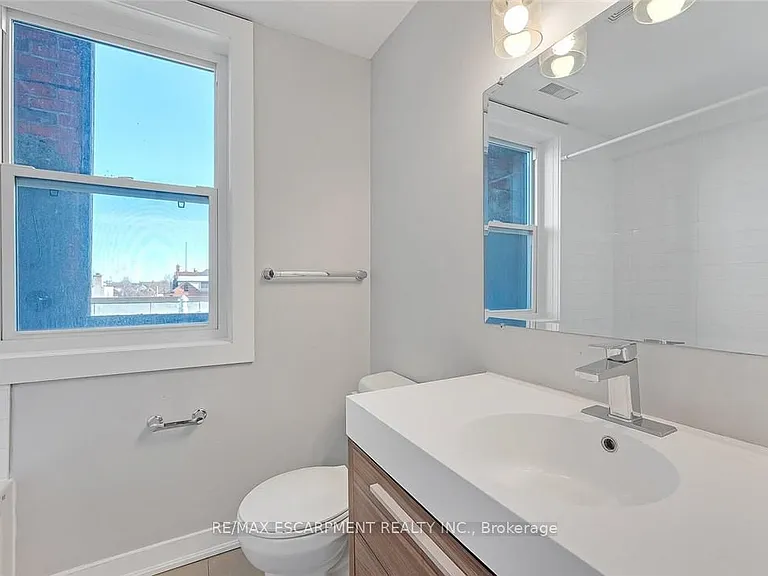 657 Barton St E #302 — Photo 22