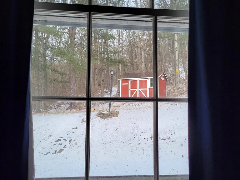 Hillcrest Dr — Photo 11