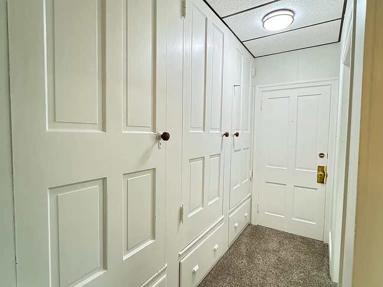 120 E Market St #3 — Photo 5