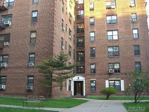 5th image of 14454 Sanford Ave APT 30