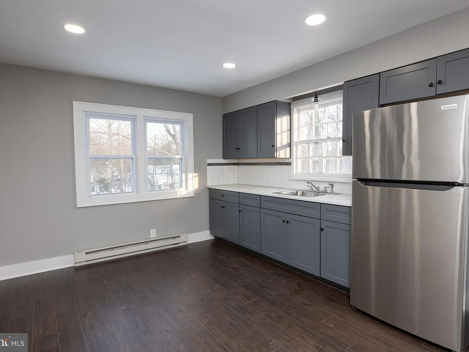3 bed, 1000 sqft, $2,500 — Photo 3