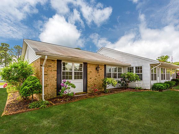 3rd image of 67A Cambridge Cir #A