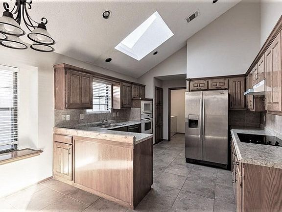 4th image of 3305 Omar Ln