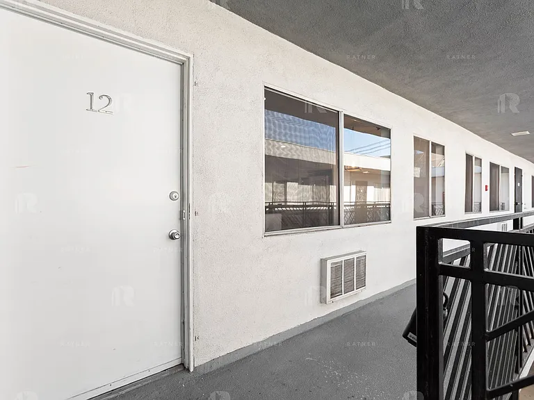 (AR/GA/YO:B) 7259 Willoughby Avenue — Photo 18