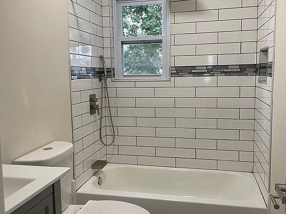 5th image of 1031 Fairmount Ave