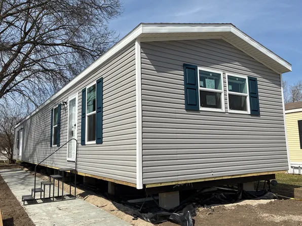 225 Blake St, Edwardsville, KS 66113