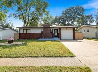 1060 Florland Dr, Florissant, MO 63031