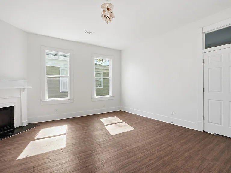 809 E Henry St — Photo 33