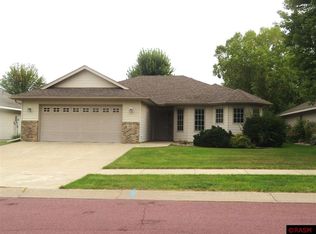 140 Cameo Ln, Mankato, MN 56001