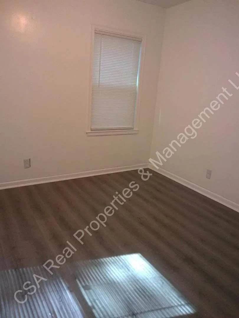 476 Erin Ave SW — Photo 3