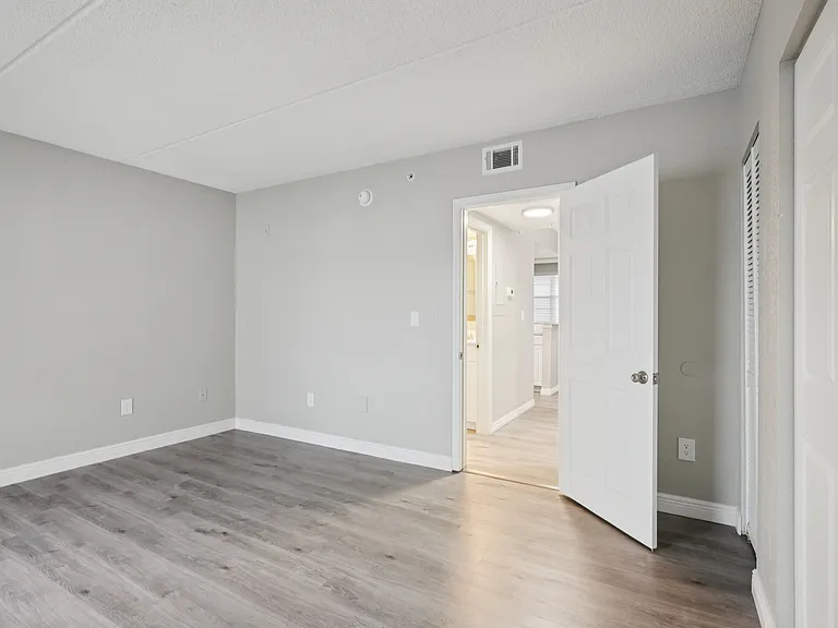 Serenity Lake Apartments — Photo 25