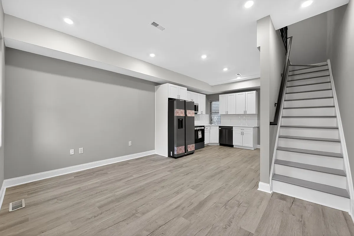 Building Photo - 1208 W Dauphin St #2
