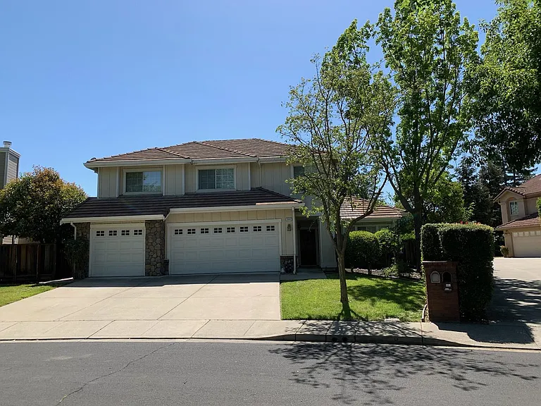 2065 Walnut Shadows Ct — Photo 1