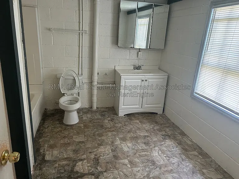 923 Cleveland St — Photo 8