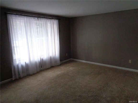 4th image of 4070 Clinton St