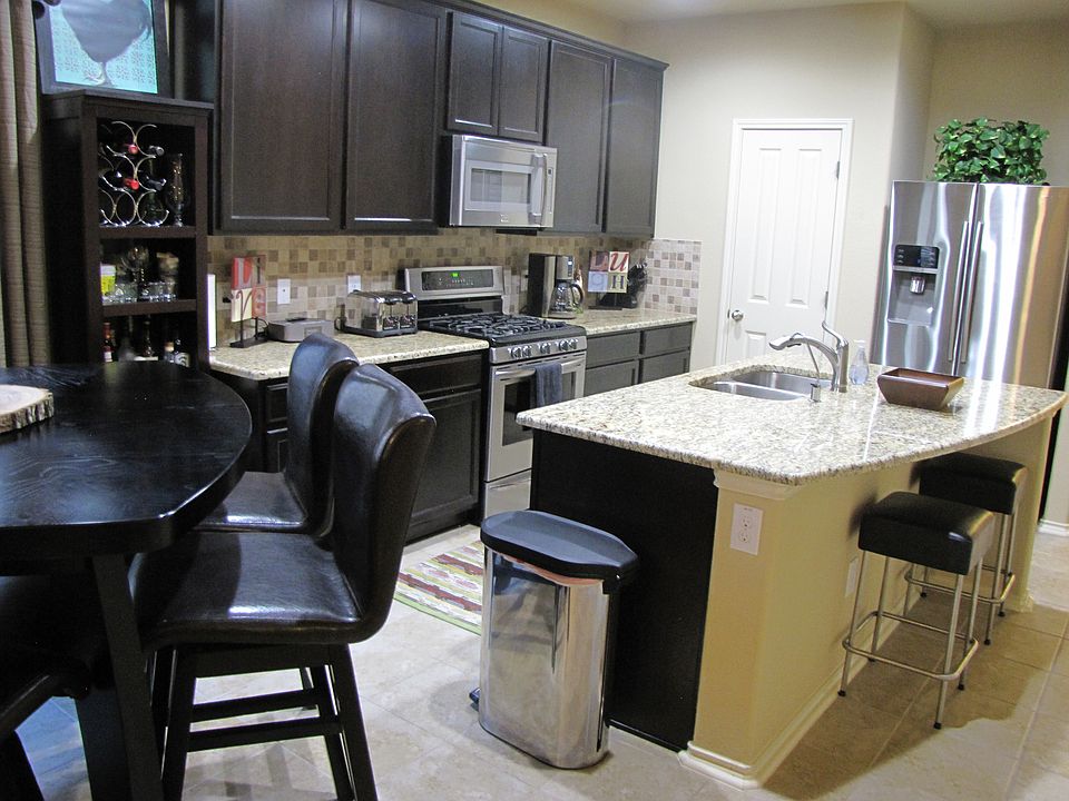 2nd image of 1108 Easy Street