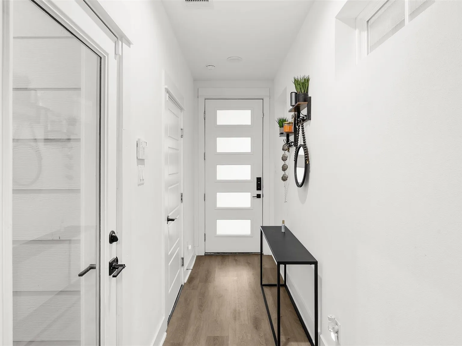 3 bed, 2.5 bath, 1646 sqft, $2,600 — Photo 3