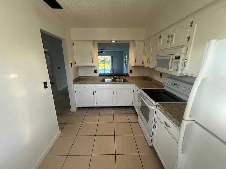354 Camillia Ln #B — Photo 4