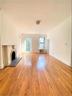 3rd image of 149 E 61st St APT 4B