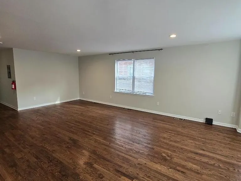 212 N Walnut St — Photo 4