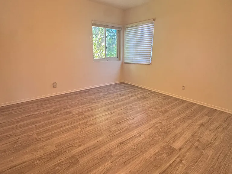15934 Kittridge St — Photo 15