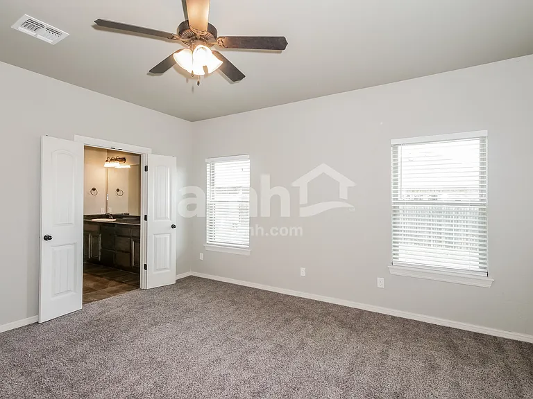 8009 NW 159th St — Photo 9