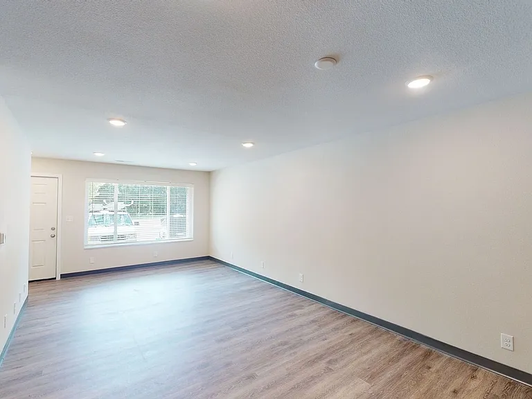 210 S Hyland Ave — Photo 3