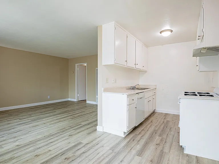 Saticoy Apartments — Photo 14