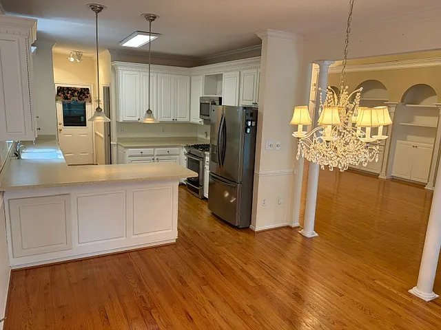 316 Winchester Pl — Photo 2