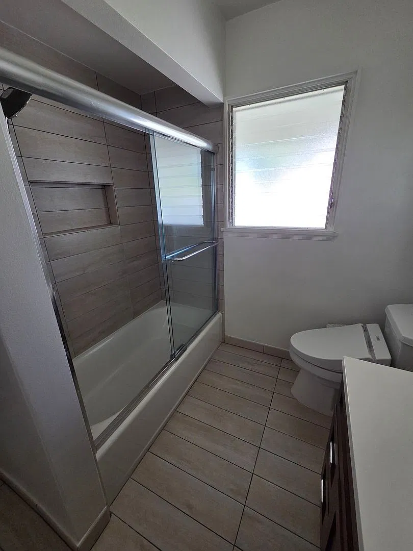 Spacious 3-Bedroom, 2.5-Bath Home with Pool Fully Furnished! — Photo 3