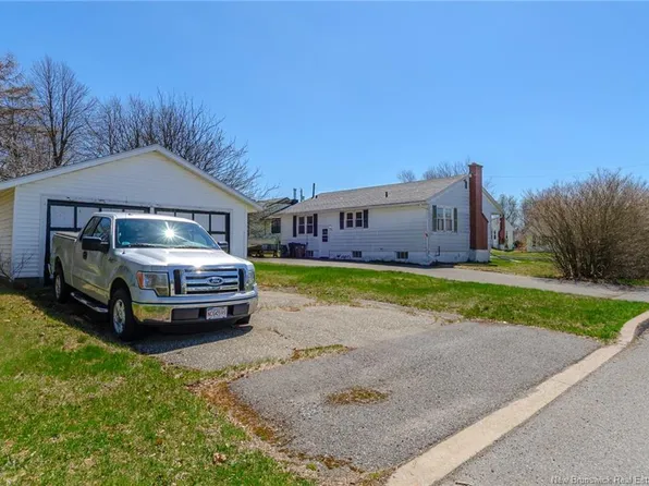 14 Silver Cres, Saint John, NB E2J 3G3