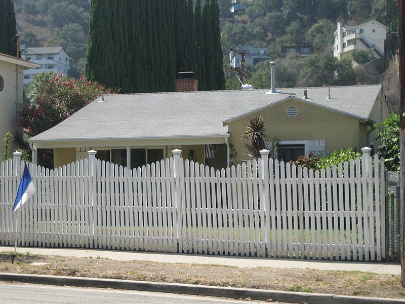1st image of 1444 Yosemite Dr