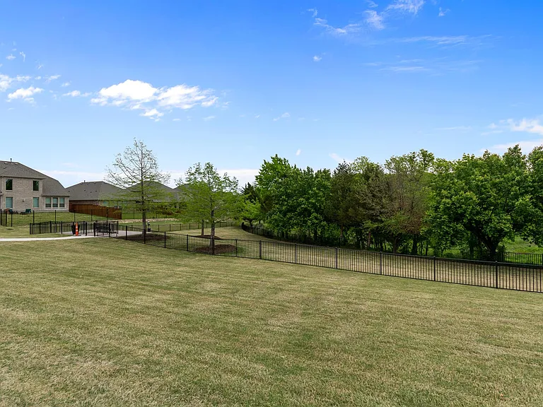 800 Emerling Dr — Photo 33