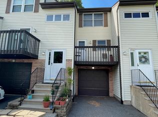 4 Oak Forest Dr UNIT 4, Manchester, CT 06042