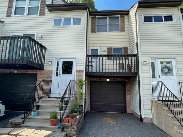 4 Oak Forest (aka 44) Drive #4, Manchester, CT 06042