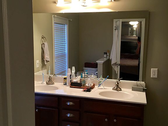 4th image of 4024 Comrie Ln