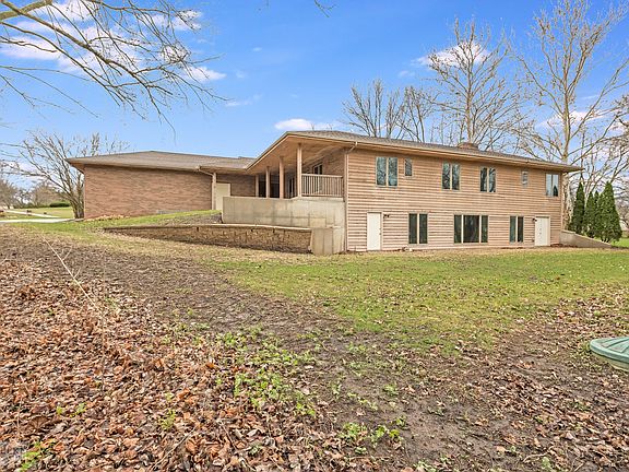 5th image of 27 Lakeside Ct