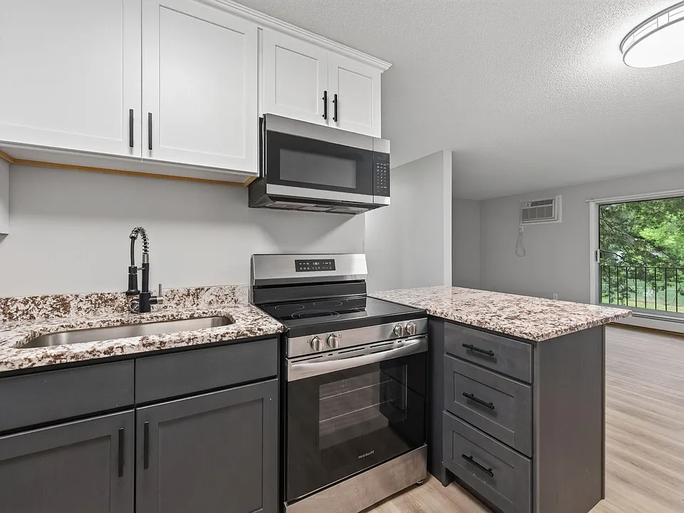 SkyHill Apartments
