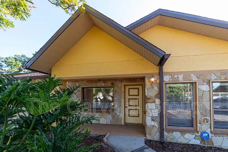 4 bed, 3.0 bath, 2350 sqft, $2,700 — Photo 4
