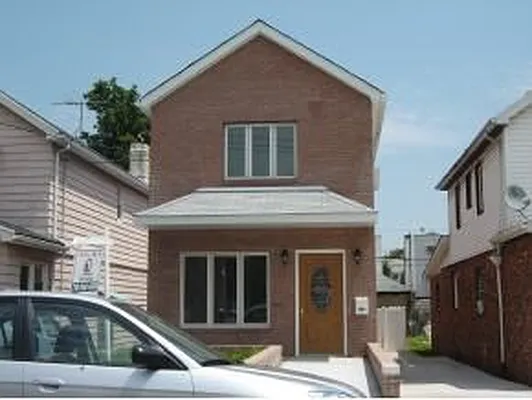 Sold by 4 U Realty Group Inc. | media 1