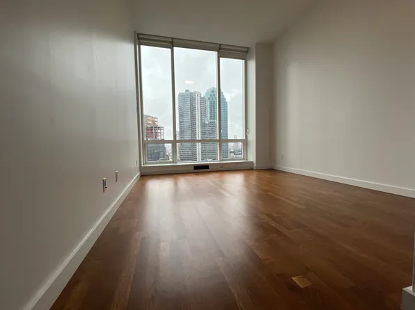 27-17 42nd Road image 6 of 14