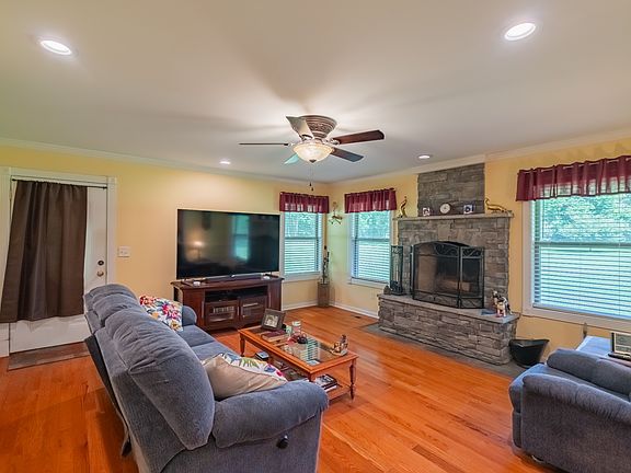 4th image of 378 Bobo Hollow Rd