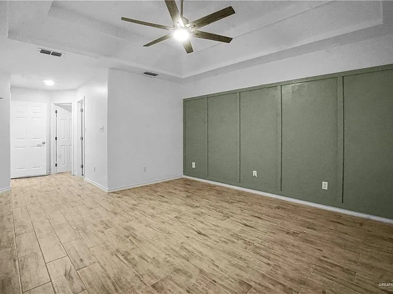 3506 N 34th Ln — Photo 5