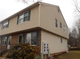 11-1 Countryside Ln, Middletown, CT 06457