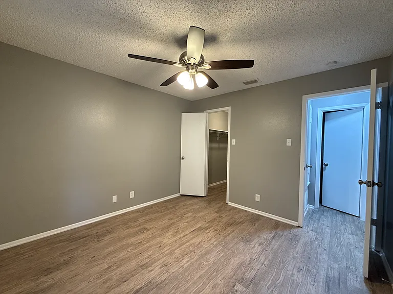 331 W Mistletoe Ave #201 — Photo 15