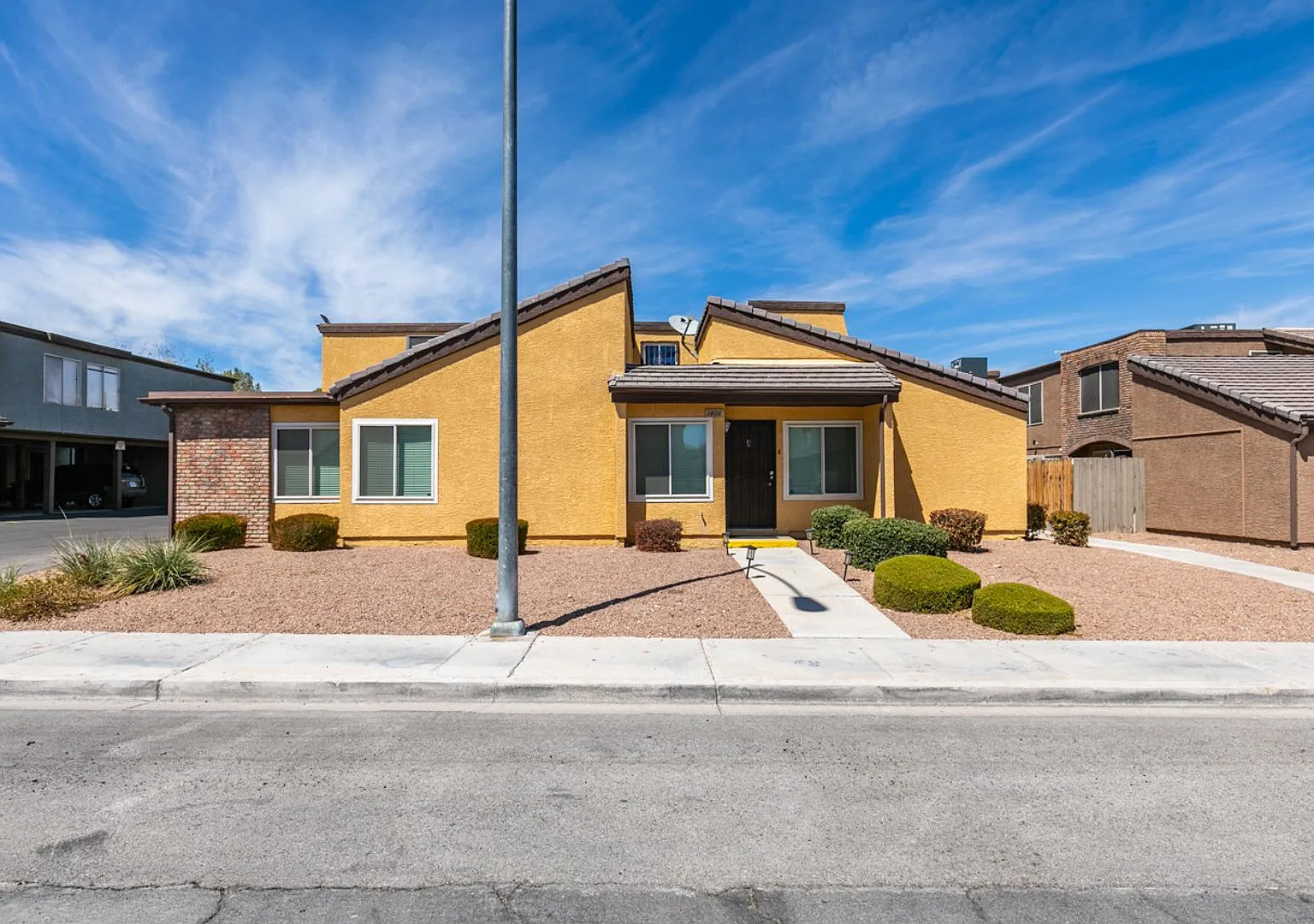 Convenient to UNLV — Photo 1