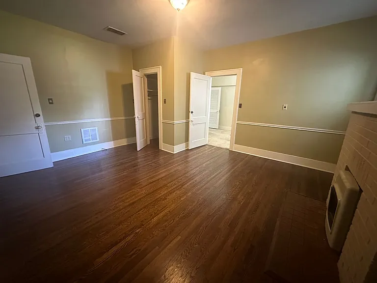 559 Gladstone Blvd — Photo 6